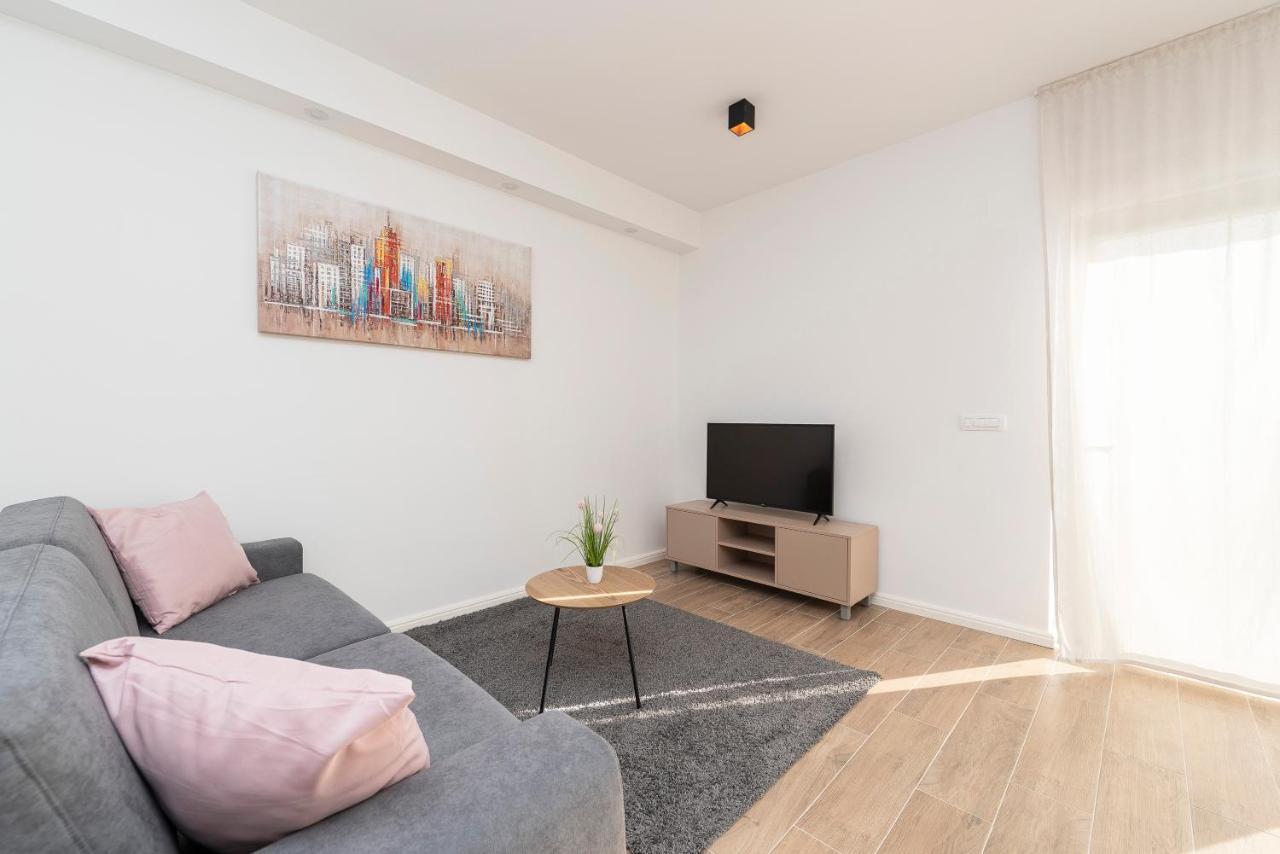 Villa Eni Apartments 2 マンドレ エクステリア 写真