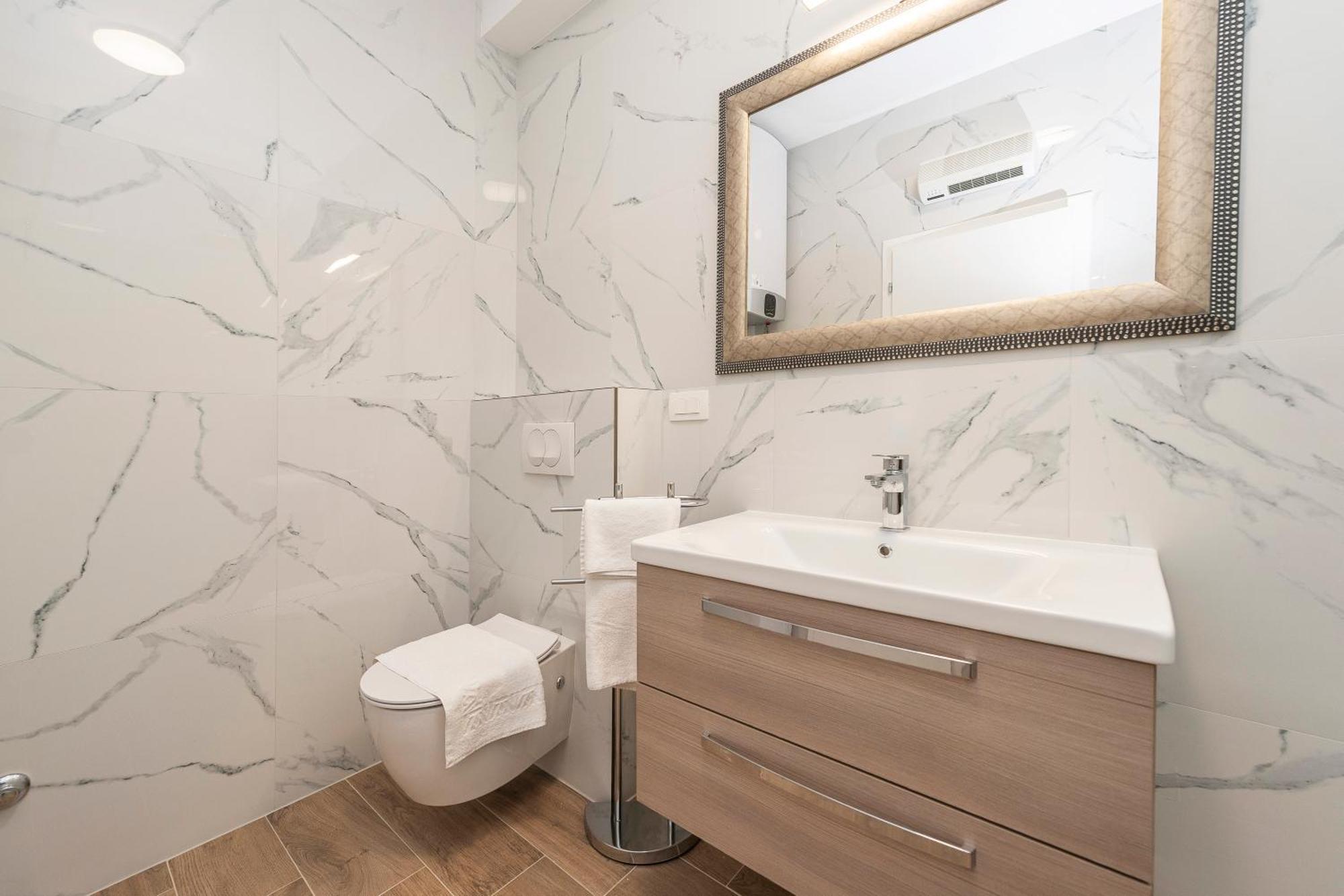 Villa Eni Apartments 2 マンドレ エクステリア 写真