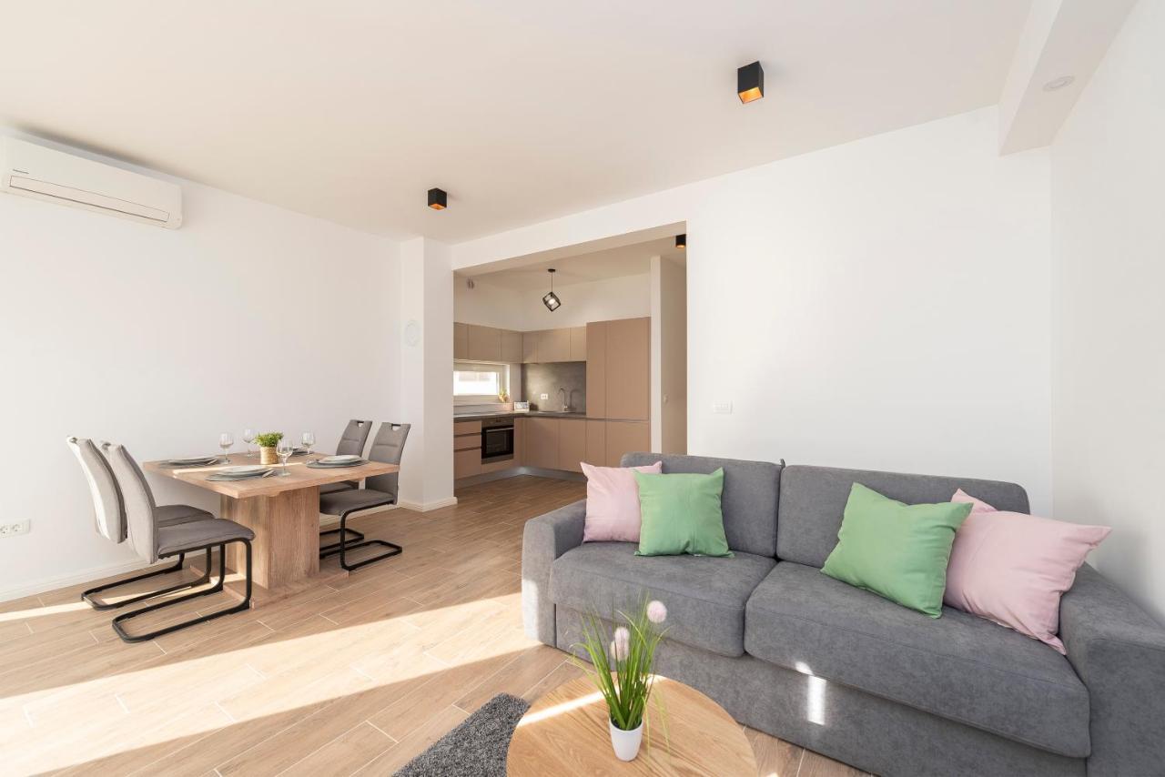Villa Eni Apartments 2 マンドレ エクステリア 写真