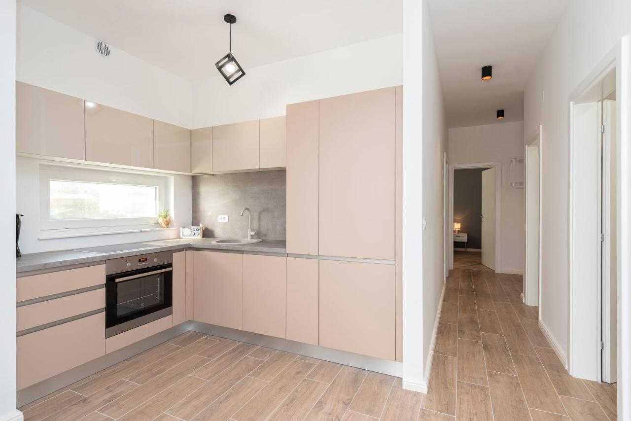 Villa Eni Apartments 2 マンドレ エクステリア 写真