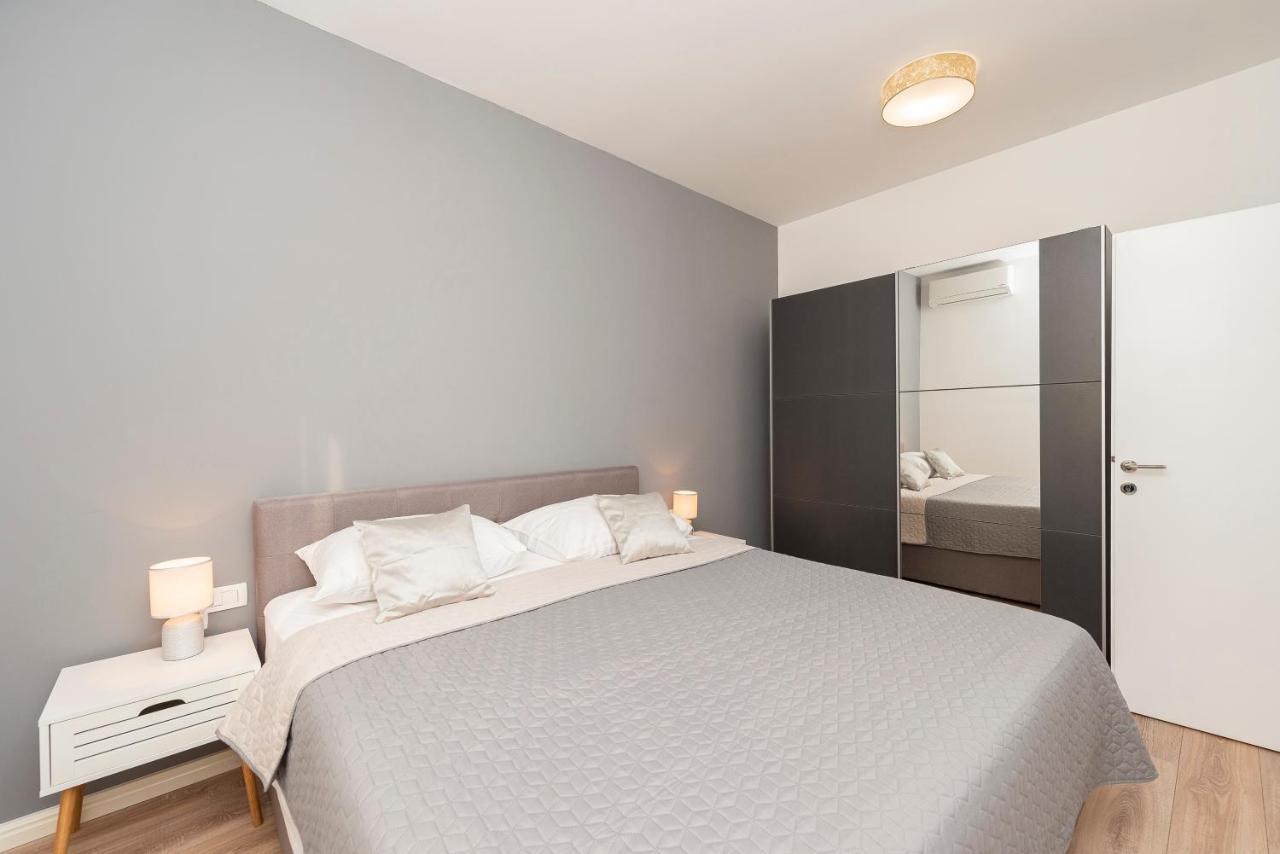 Villa Eni Apartments 2 マンドレ エクステリア 写真
