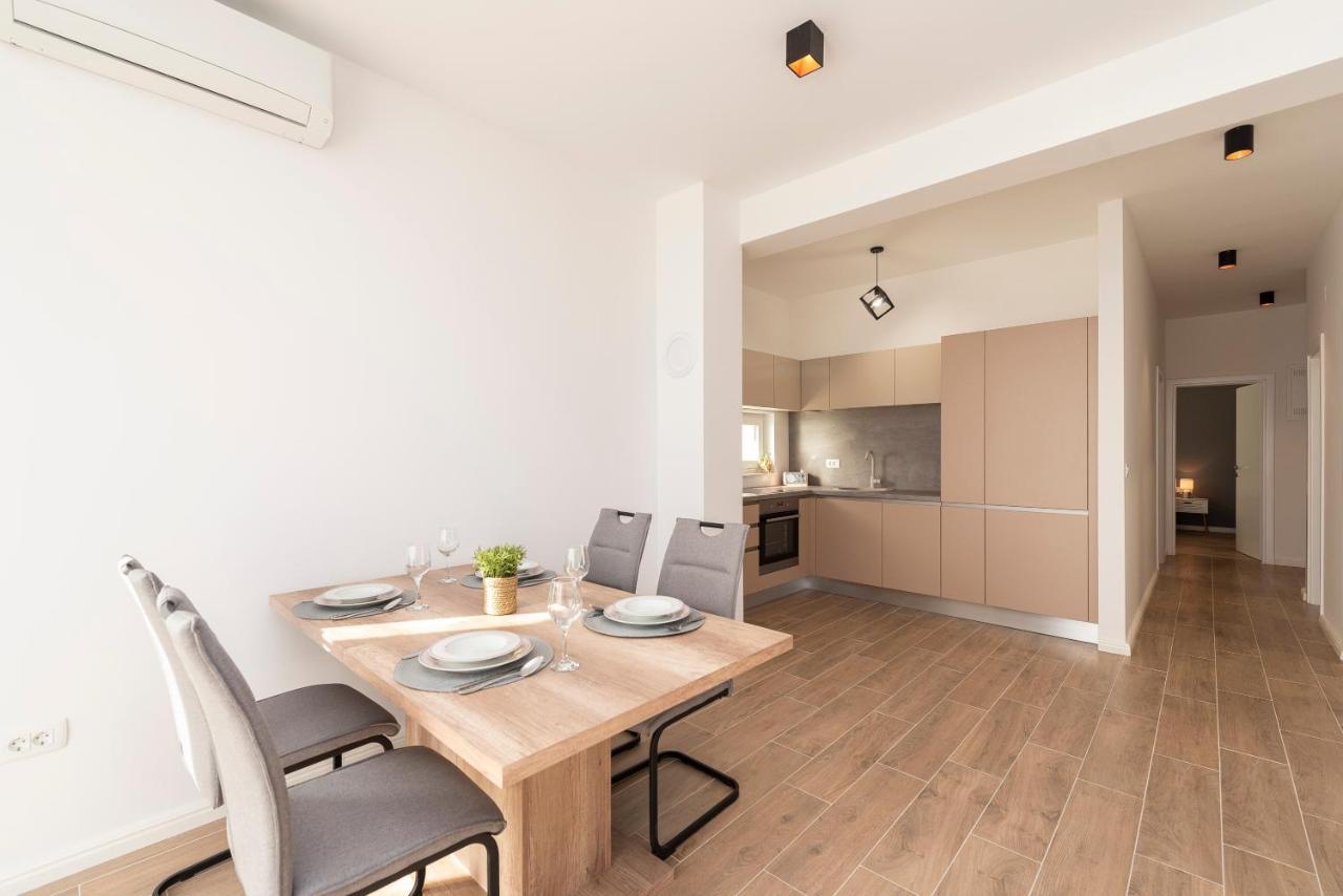 Villa Eni Apartments 2 マンドレ エクステリア 写真