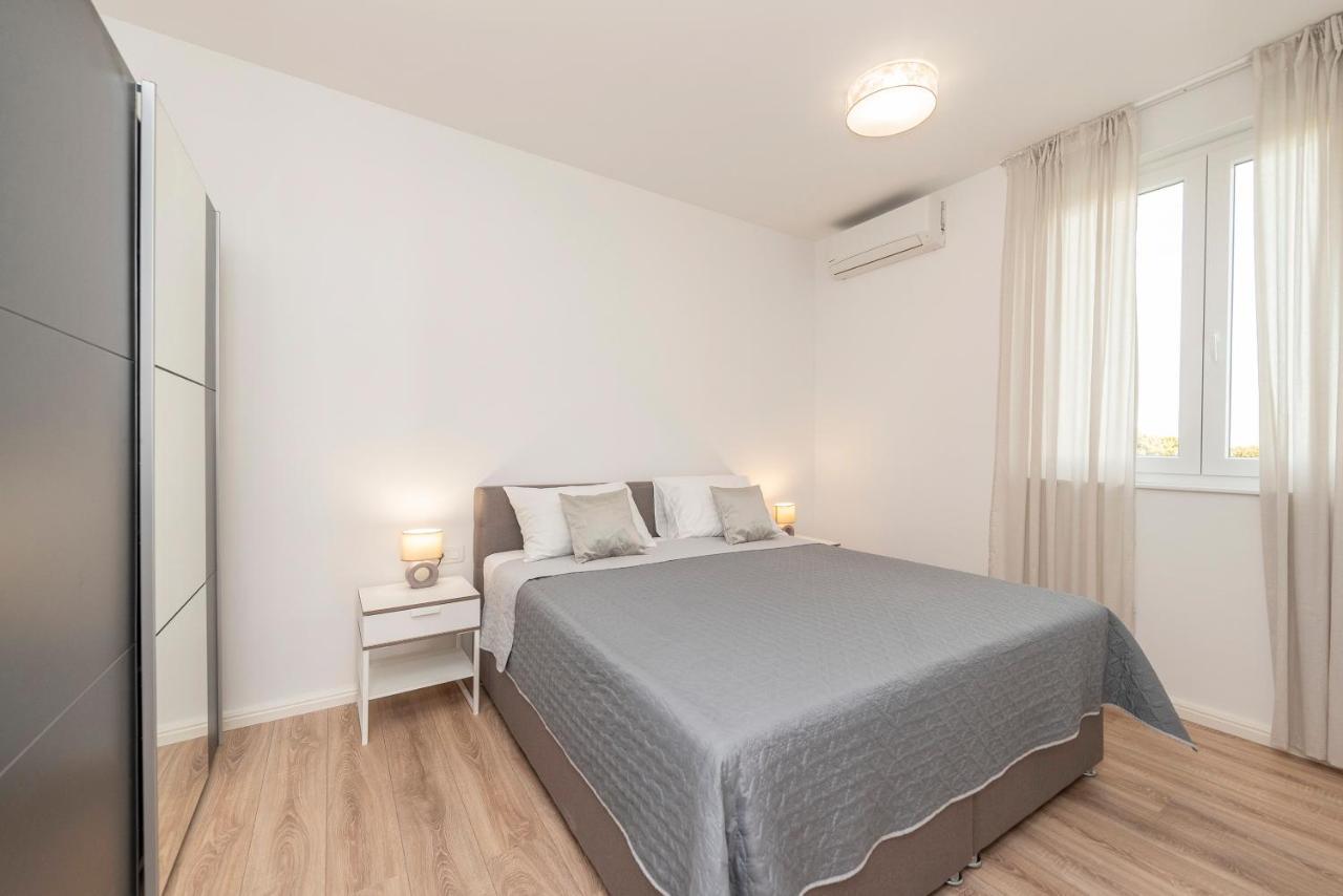 Villa Eni Apartments 2 マンドレ エクステリア 写真